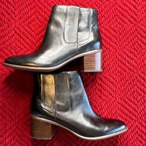 SOFFT brand black leather ankle boots with side zipper 2 1/2" heel S 8.5M